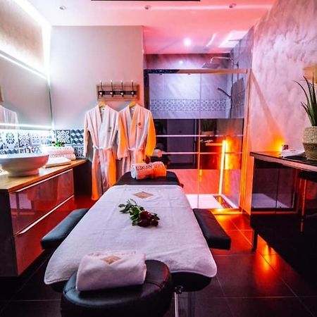 Loft Privatif Avec Jacuzzi Et Sauna Saint-Dizier Kültér fotó